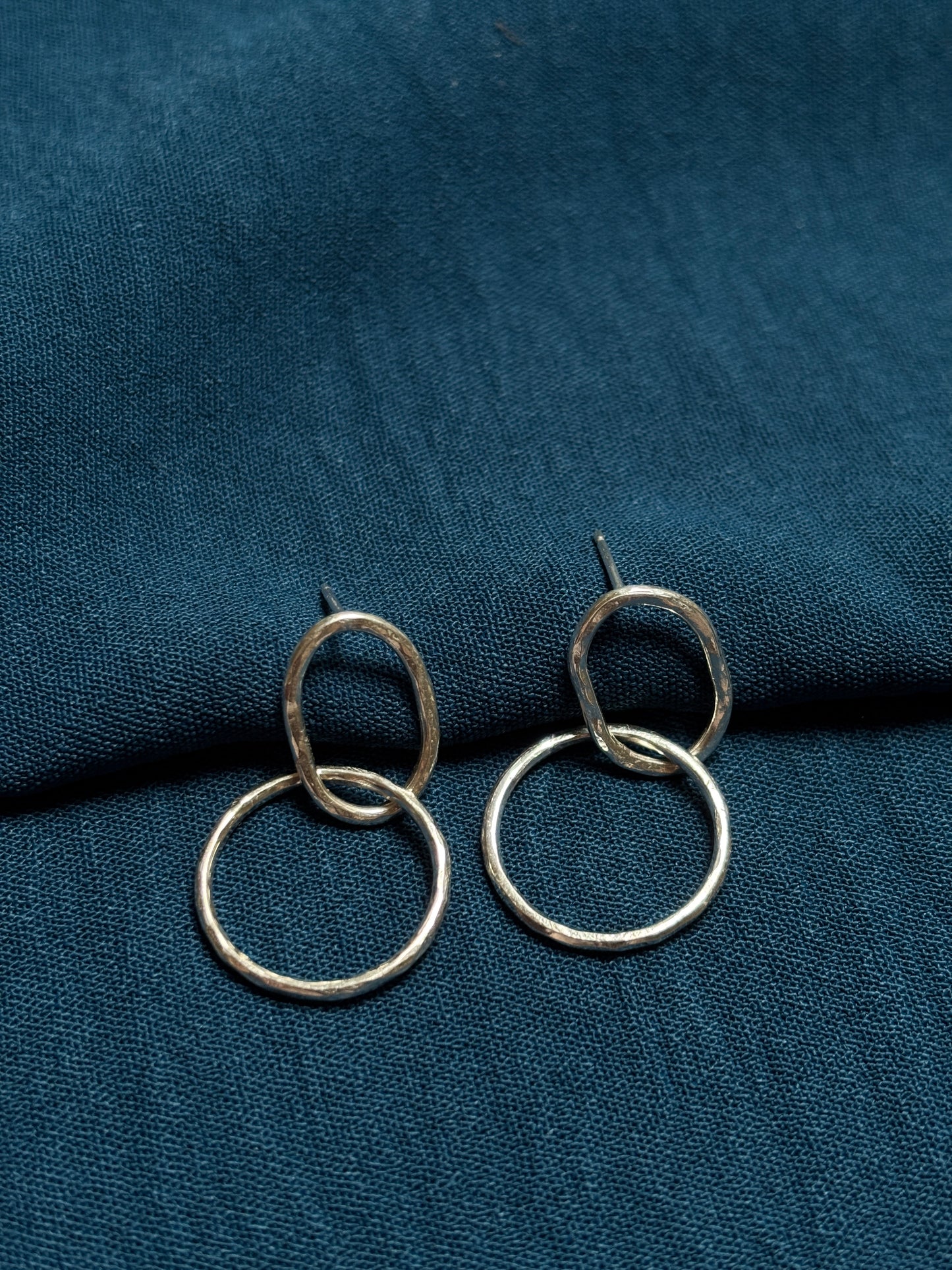 Linked hammered earrings