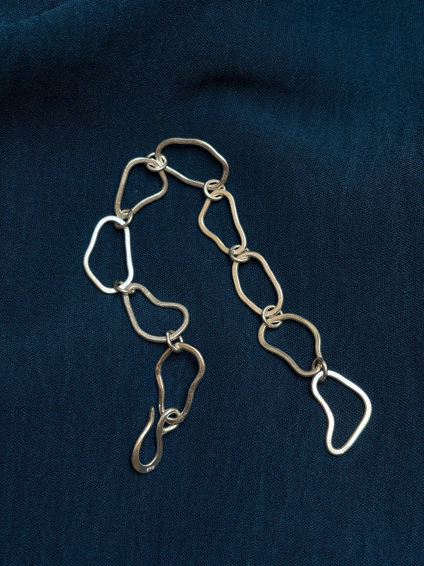 Wobbly links bracelet