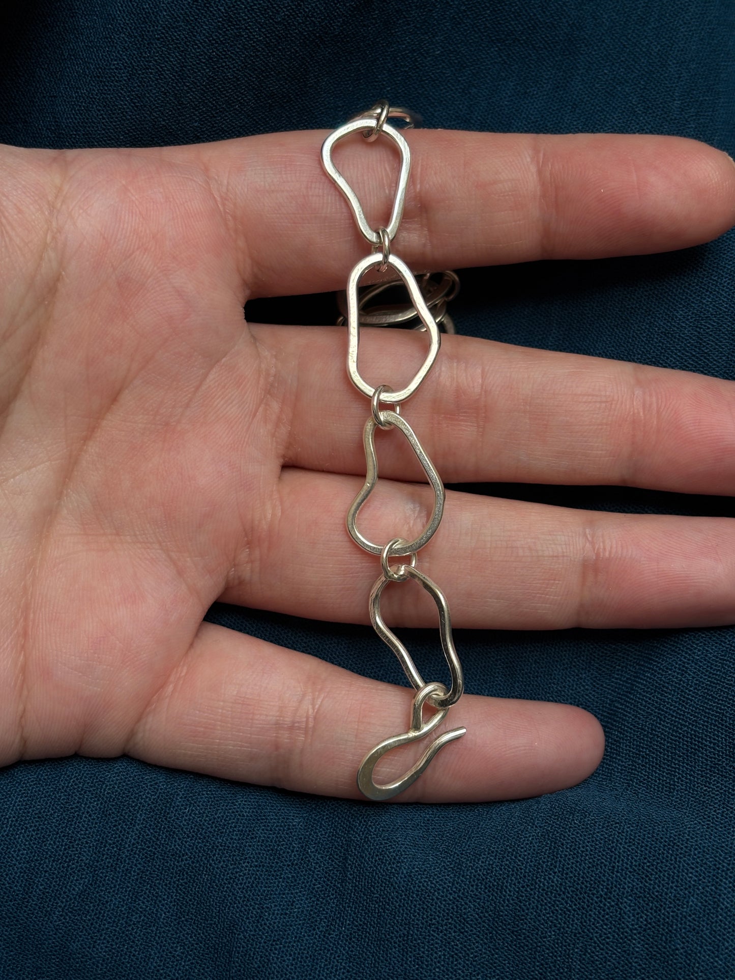 Wobbly links bracelet