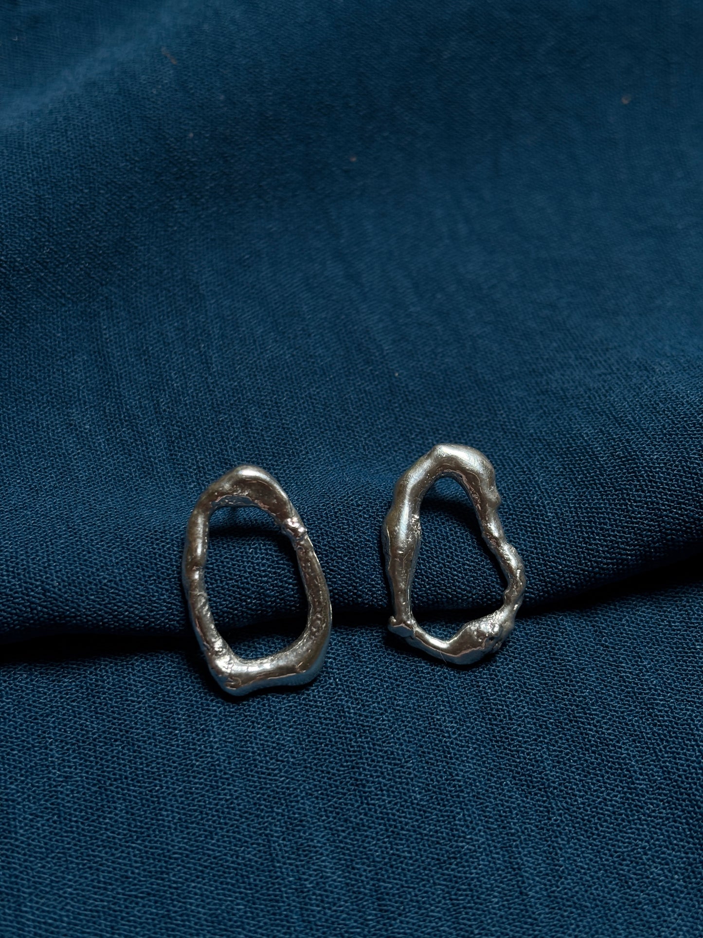 Molten stud earrings