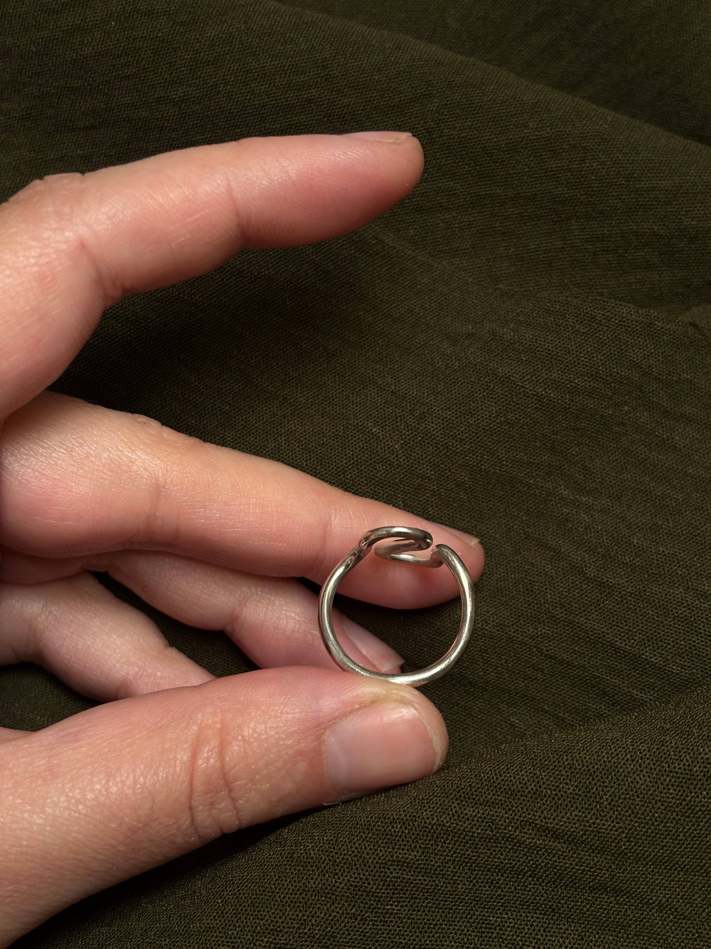 Wavy ring
