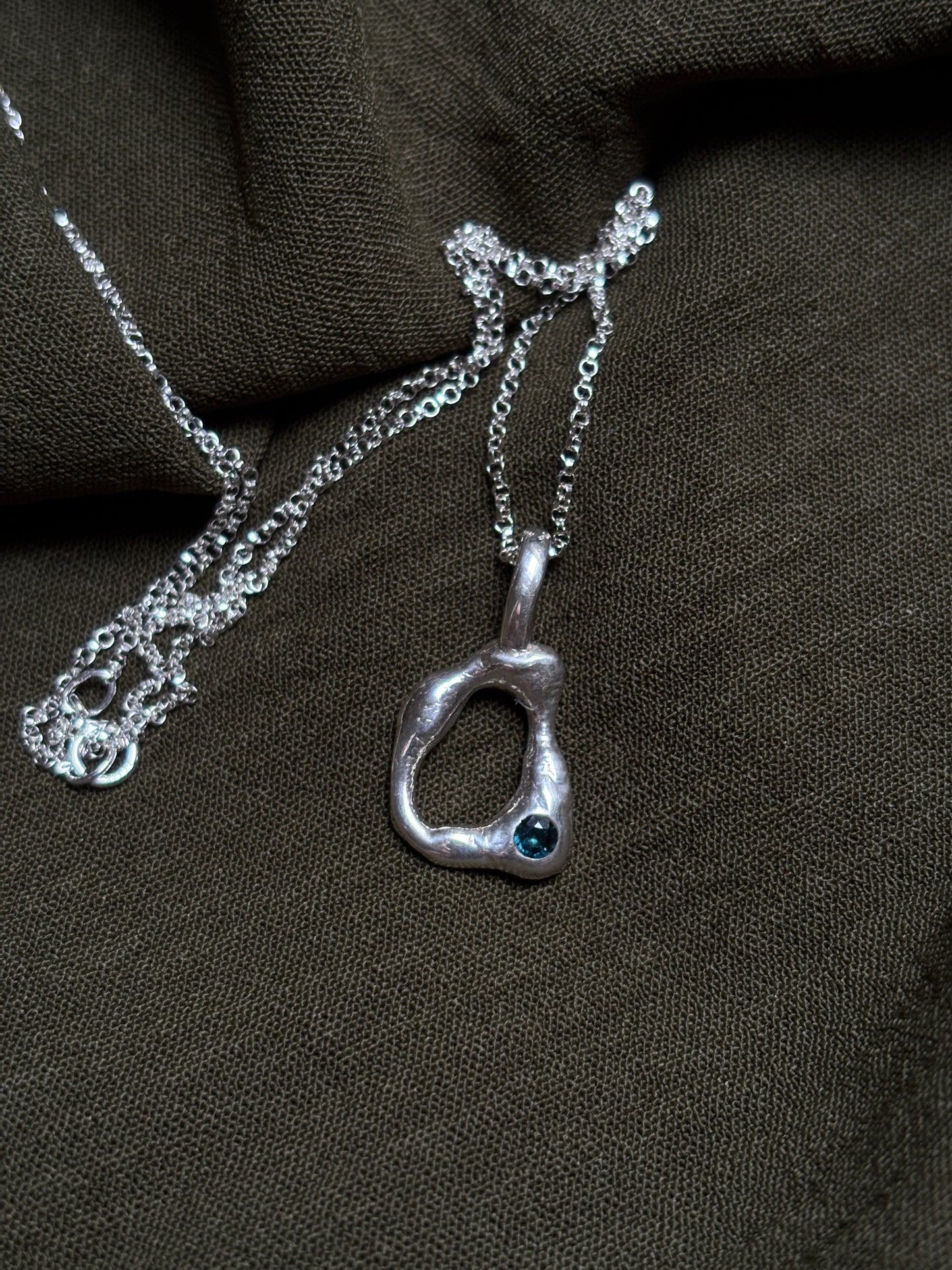 Molten pendant with sapphire