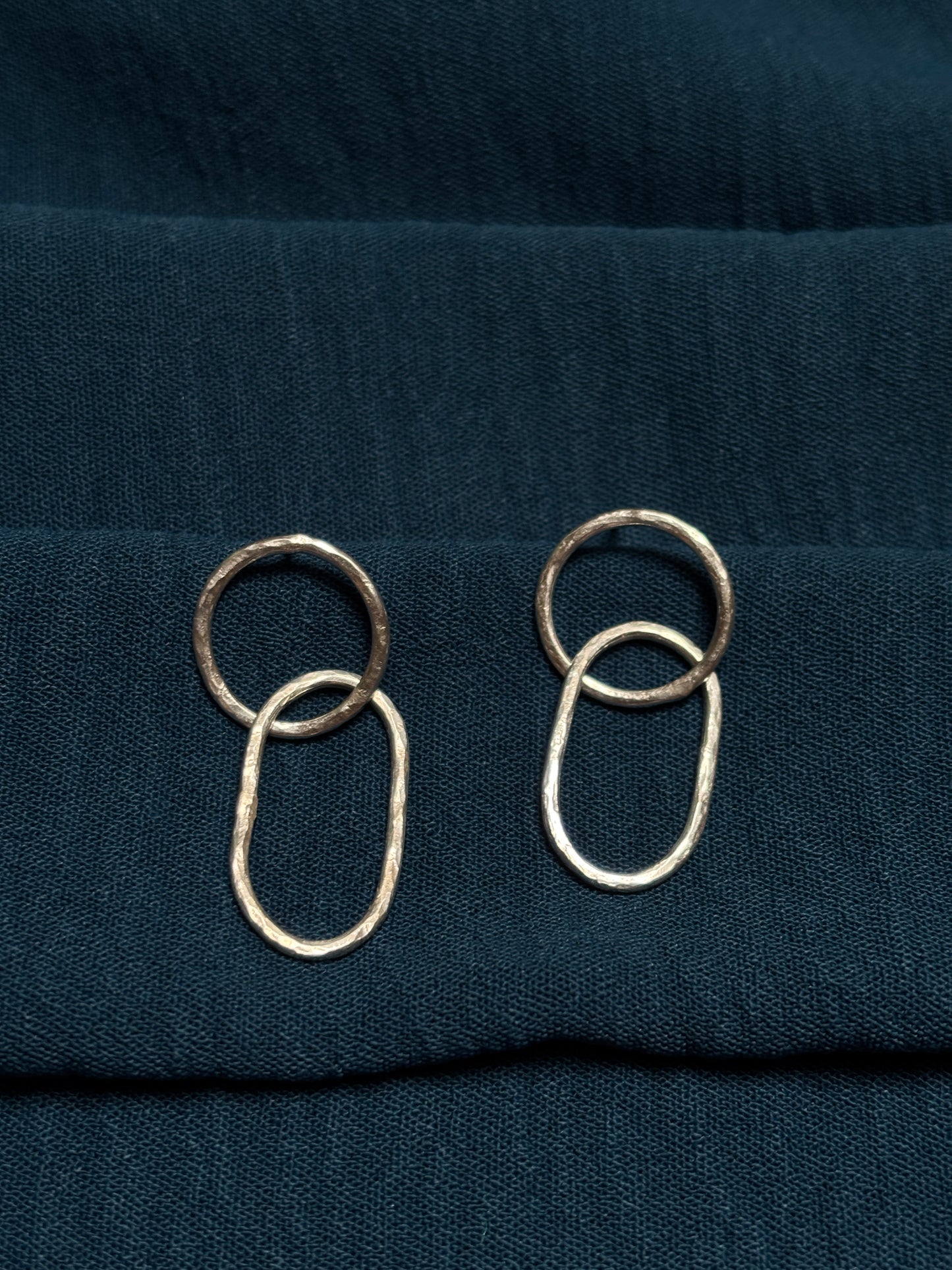 Linked hammered earrings