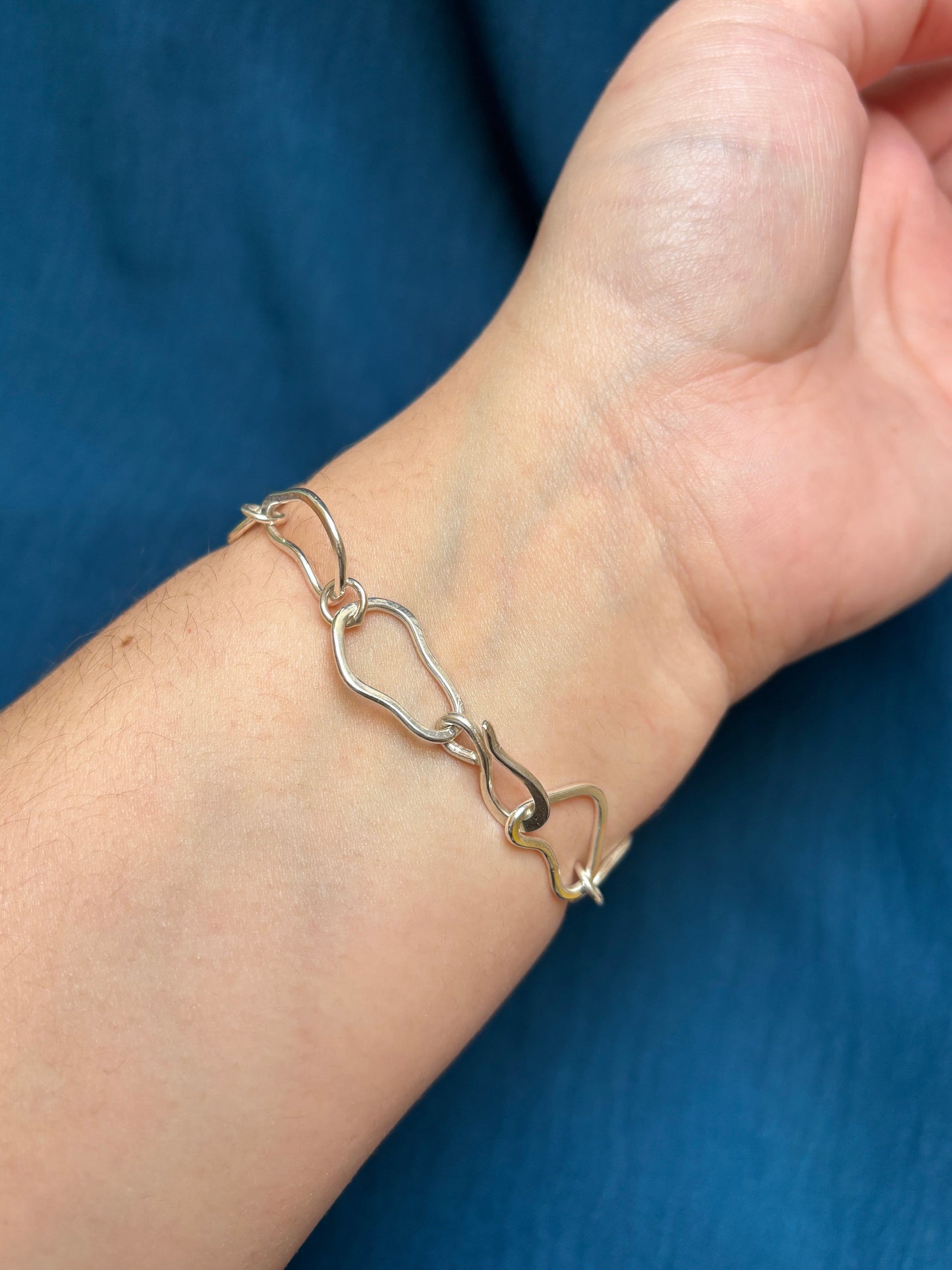 Wobbly links bracelet