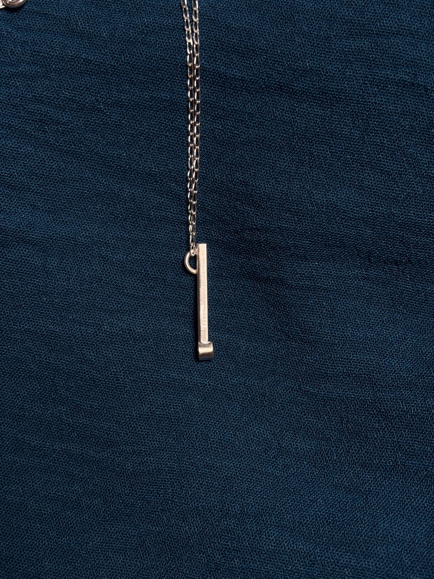 Blue sapphire pendant